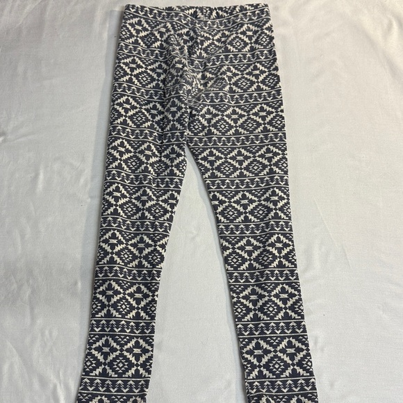 OshKosh B'gosh Black and White Patterned Leggings - Picture 3 of 3